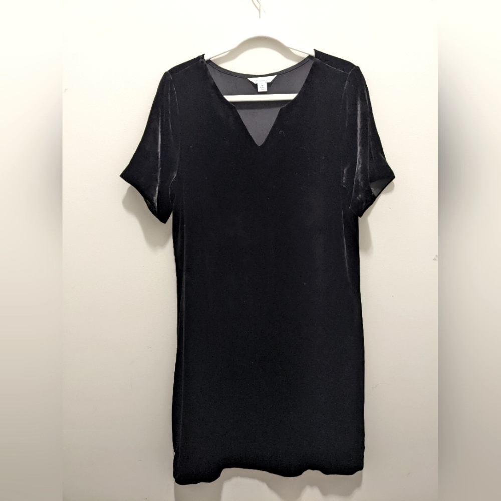 Beautiful velour Sundance dress. Size Medium. Black color. EUC